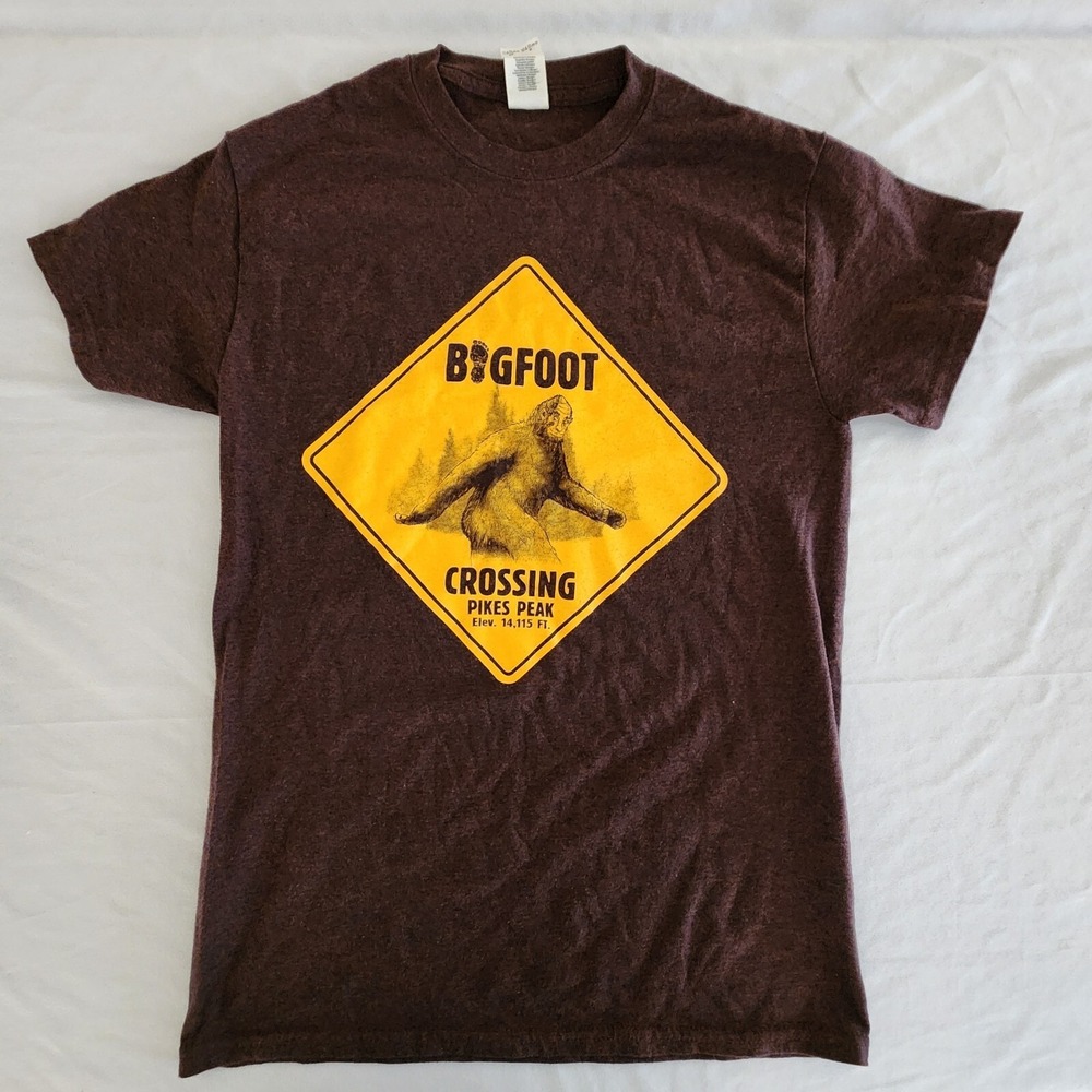Bigfoot Crossing Pikes Peak Brown Short‎ Sleeve T-Shirt Men's S